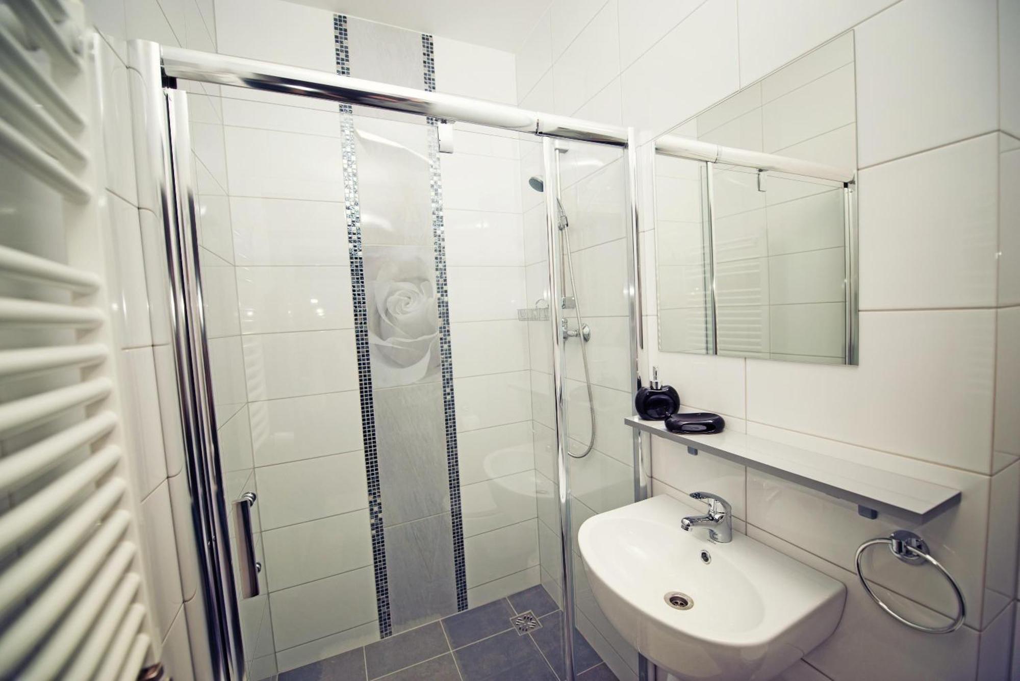 Makara Hotel Katowice Buitenkant foto