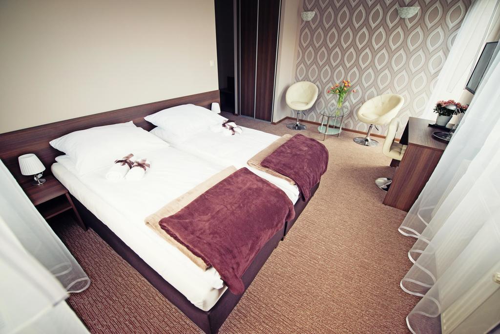 Makara Hotel Katowice Buitenkant foto